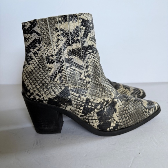 Blondo Elvina Waterproof Ankle Boots Snakeskin Print Leather Size 7 Western - Picture 6 of 15